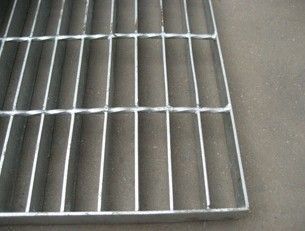 廠家專業(yè)生產各種規(guī)格鋼格板,鋼格柵,溝蓋板,踏步板,樹池蓋產品圖片,廠家專業(yè)生產各種規(guī)格鋼格板,鋼格柵,溝蓋板,踏步板,樹池蓋產品相冊 - 安平縣朗順金屬絲網制品 - 九正